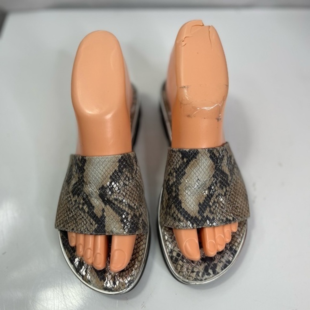 Patricia Green flats with a toe divider, like new, size 36